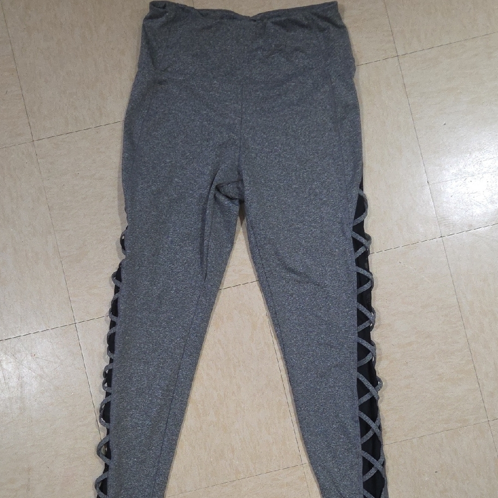 Chic Gray Leggings with Black Side Detail